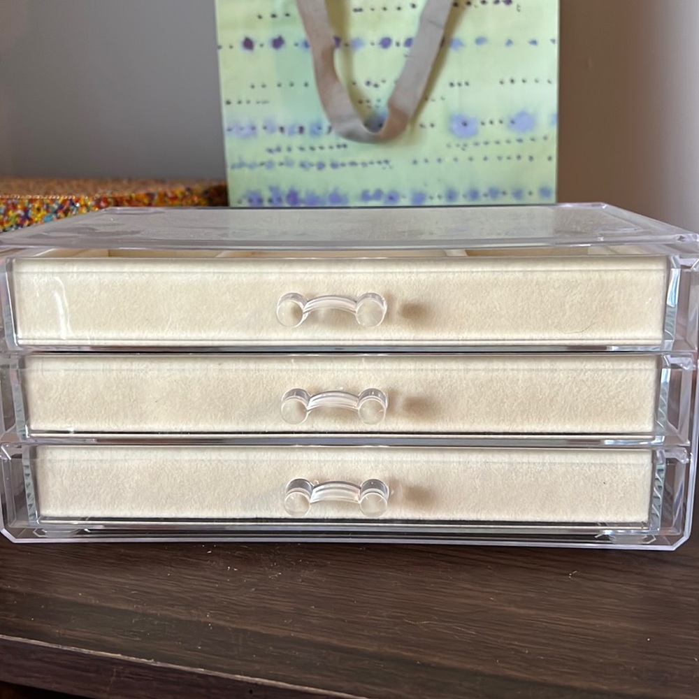 Clear Jewelry Three drawer holder